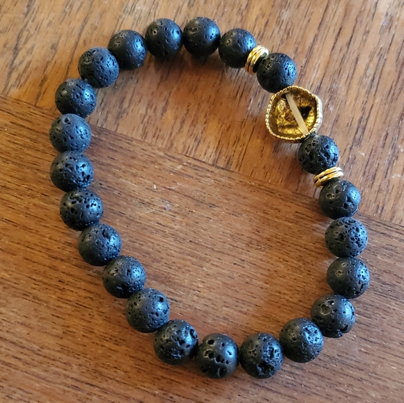 NWOT Gold Lion Lava Rock Diffuser Bracelet - Picture 5 of 5
